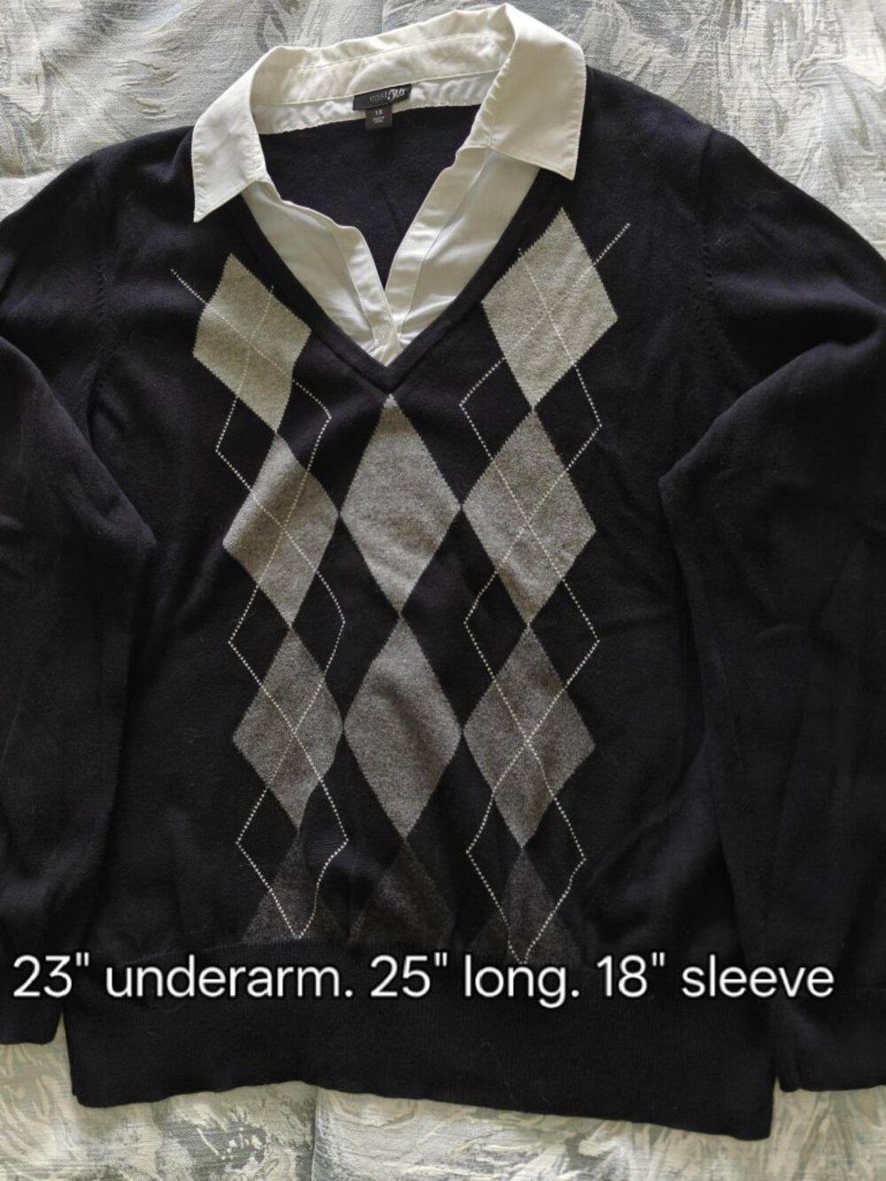 *Black and gray ladies argyle sweater*